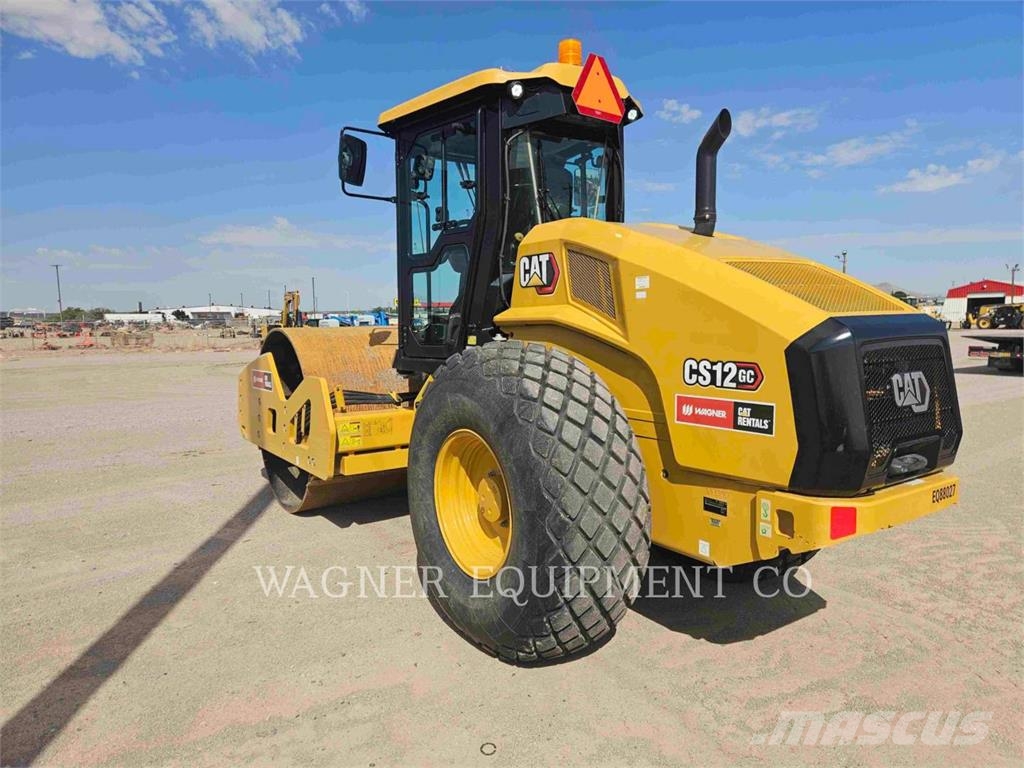 CAT CS12GC 土壤压实机