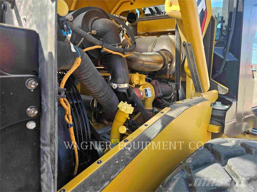 CAT CS12GC 土壤压实机