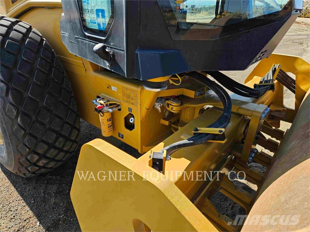 CAT CS13GC 土壤压实机