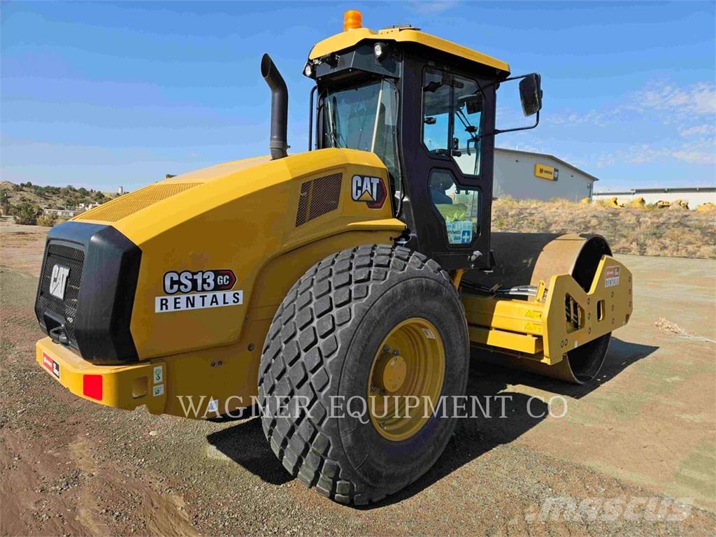 CAT CS13GC 土壤压实机