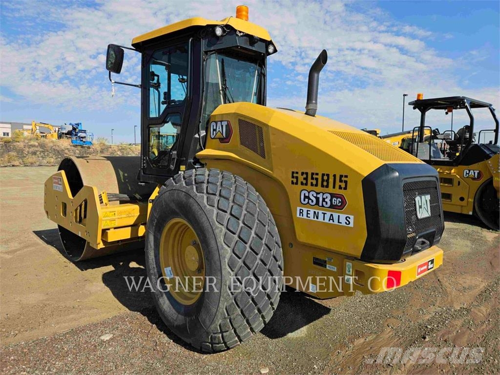 CAT CS13GC 土壤压实机