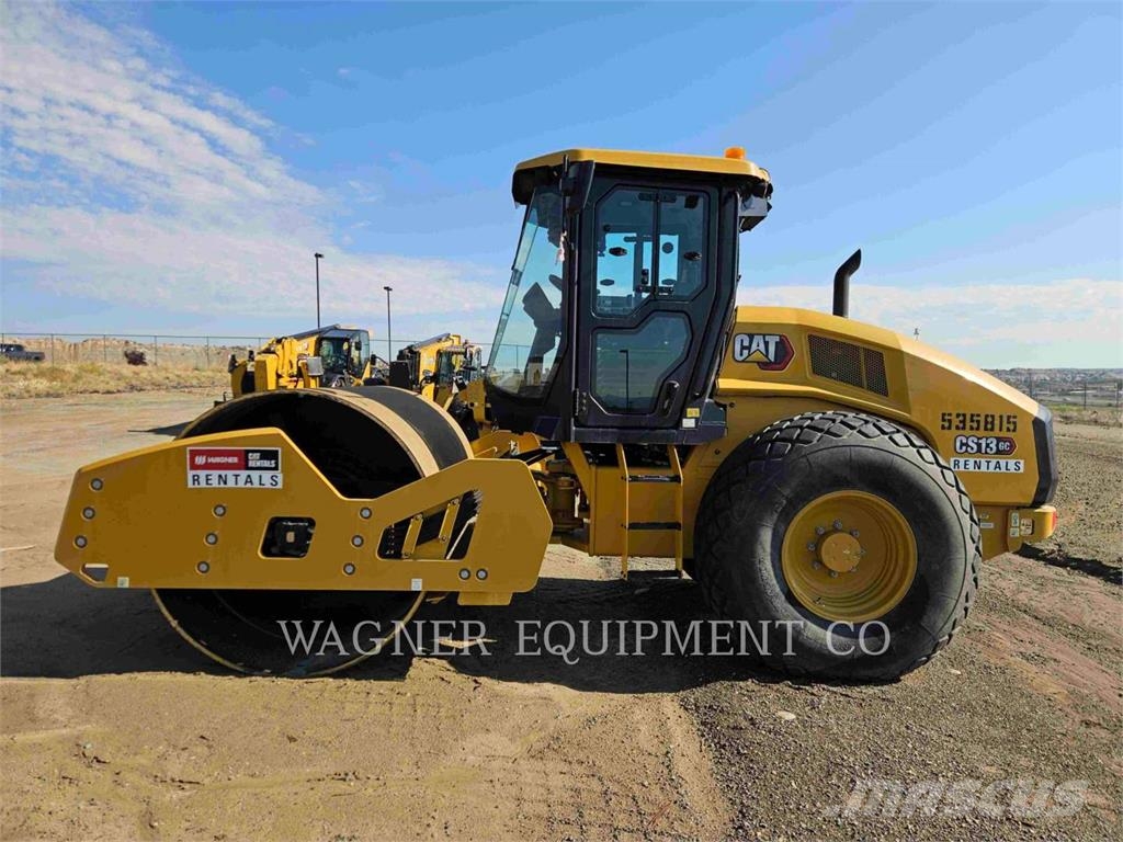CAT CS13GC 土壤压实机