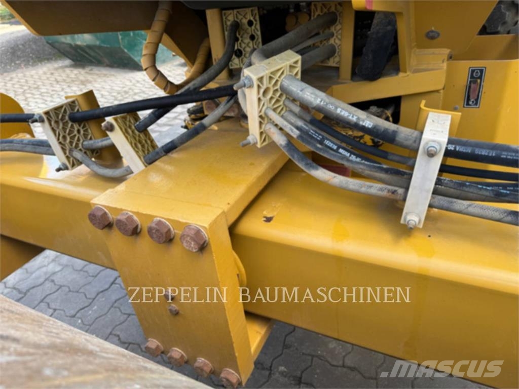 CAT CS44 Kompaktori zemlje