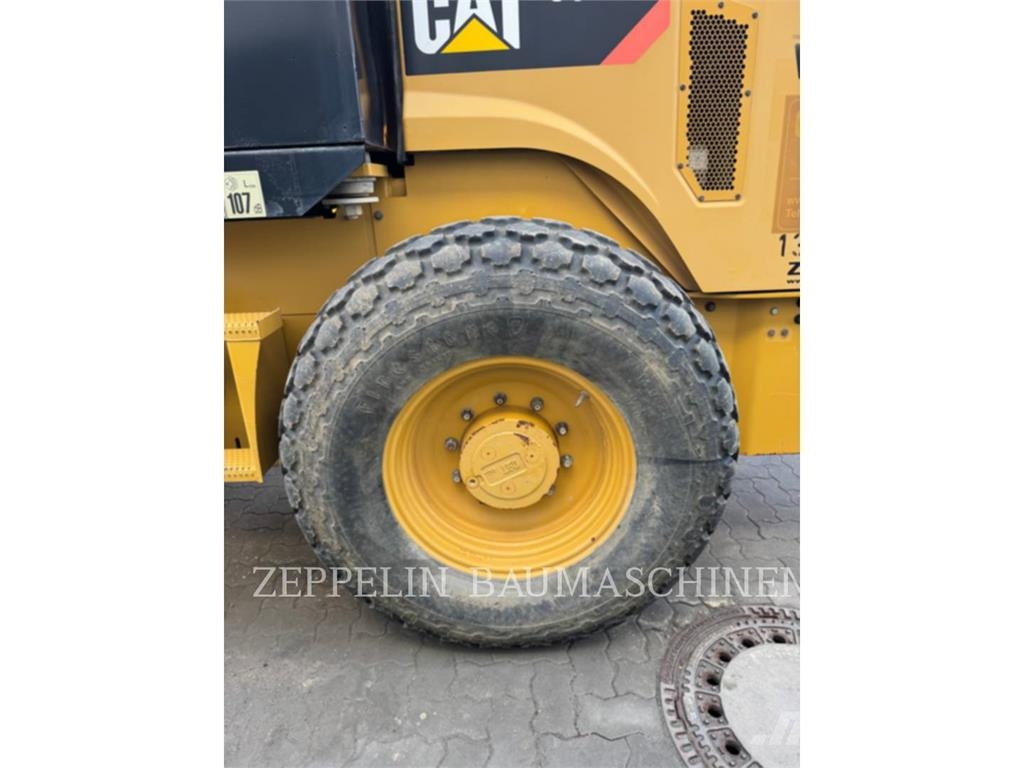 CAT CS44 Kompaktori zemlje