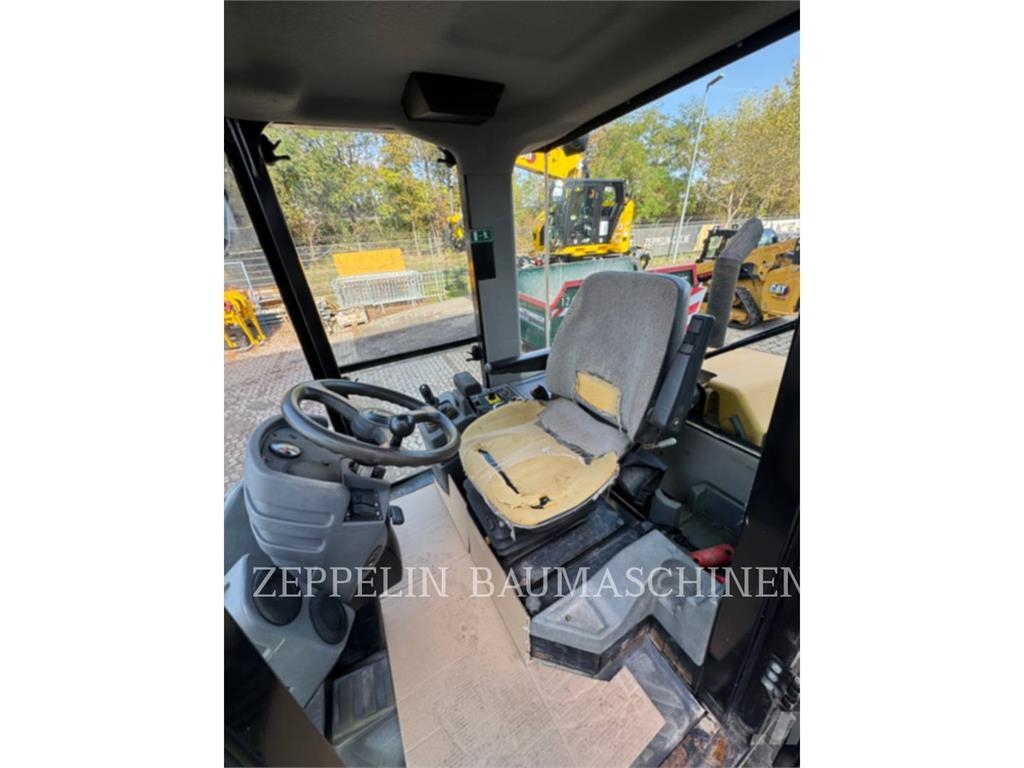 CAT CS44 Kompaktori zemlje