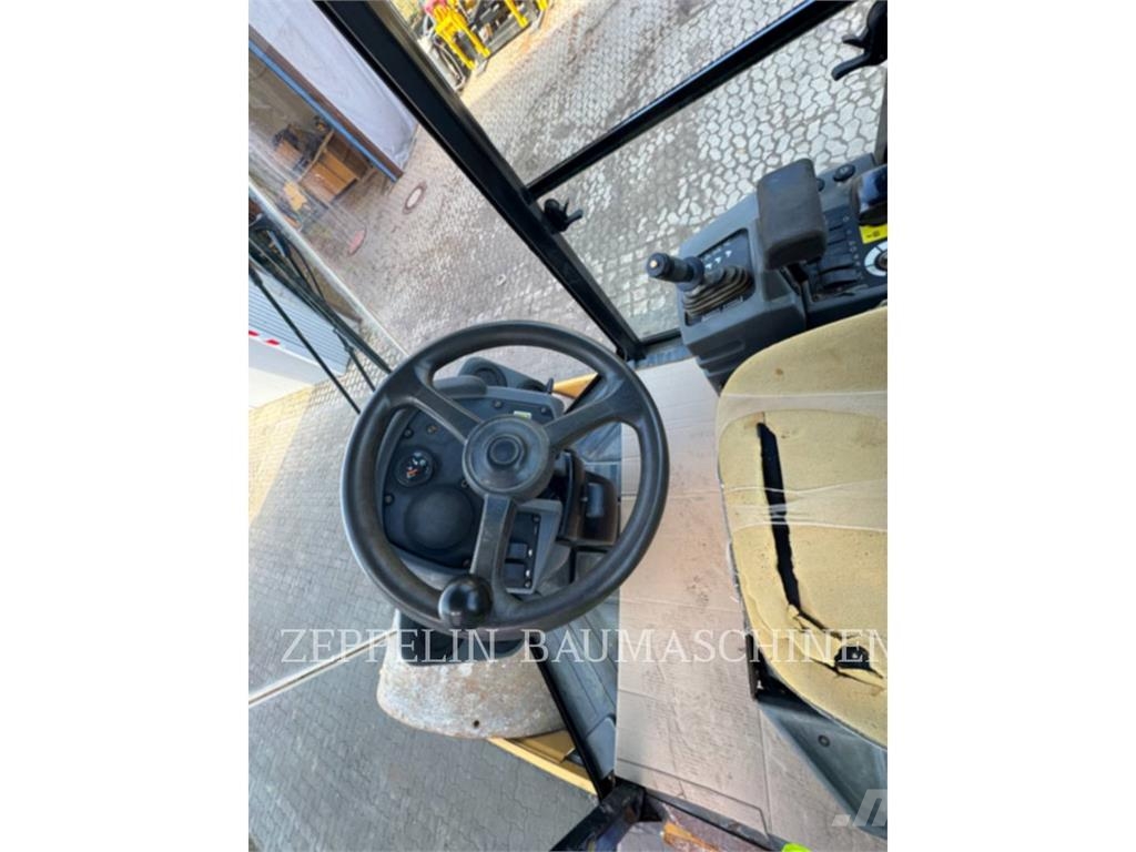 CAT CS44 Kompaktori zemlje