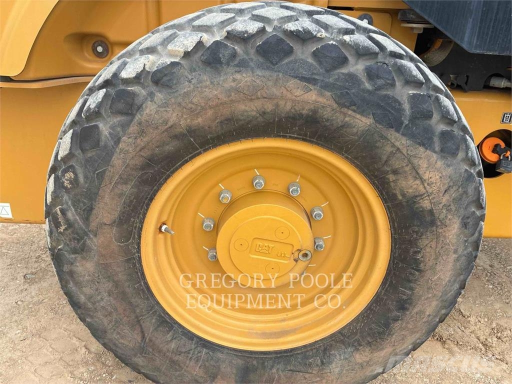 CAT CS44B مداحل أحادية الأسطوانة