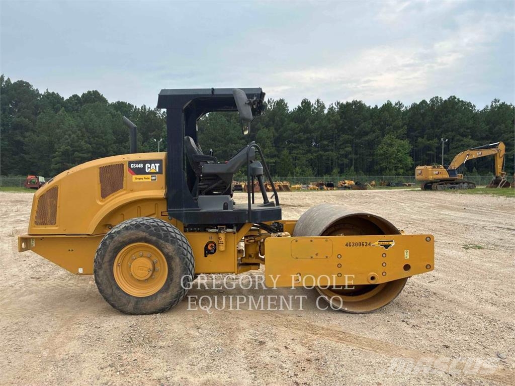 CAT CS44B مداحل أحادية الأسطوانة