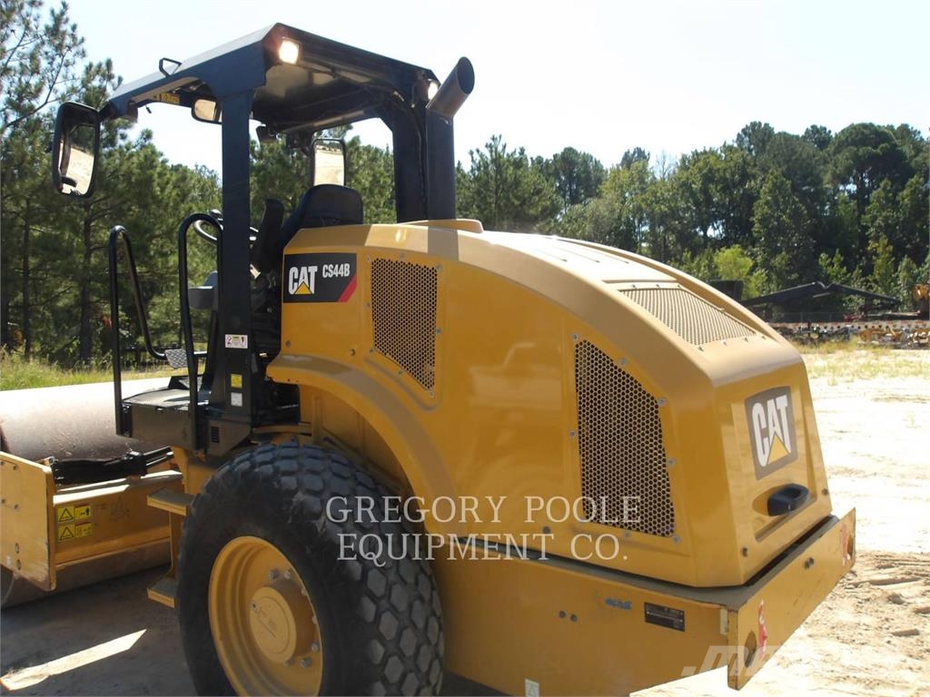 CAT CS44B Single drum rollers