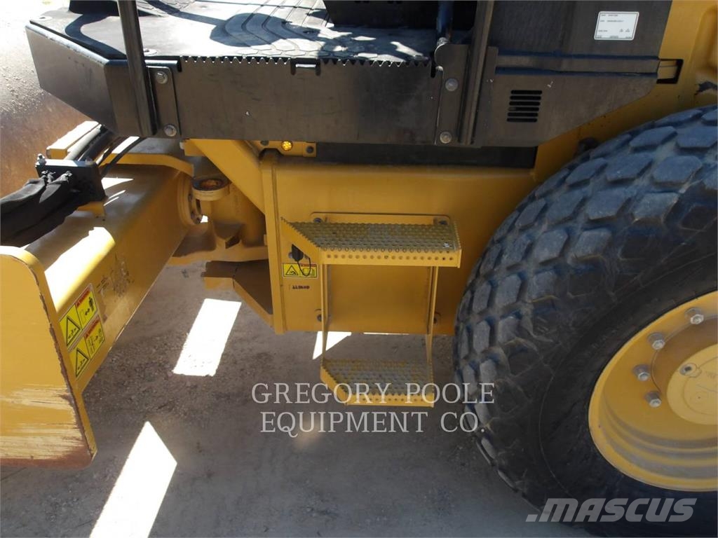 CAT CS44B Single drum rollers