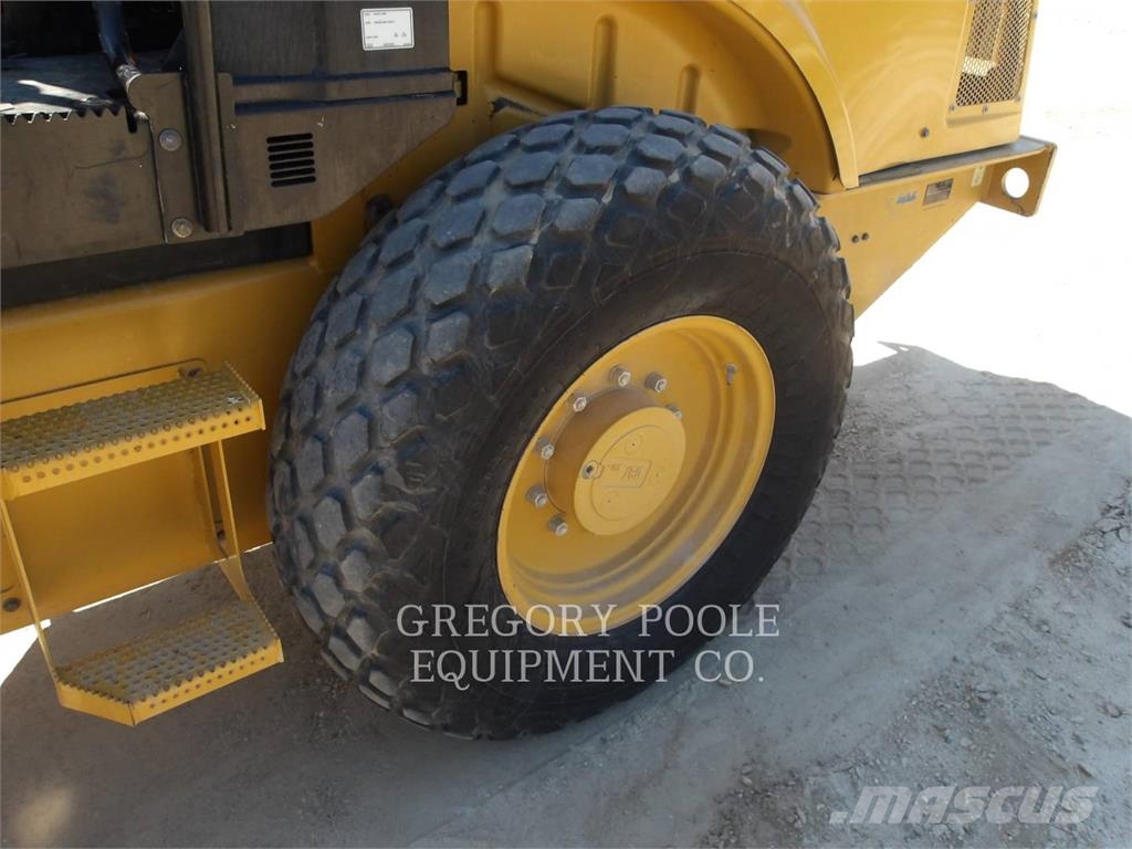 CAT CS44B Single drum rollers