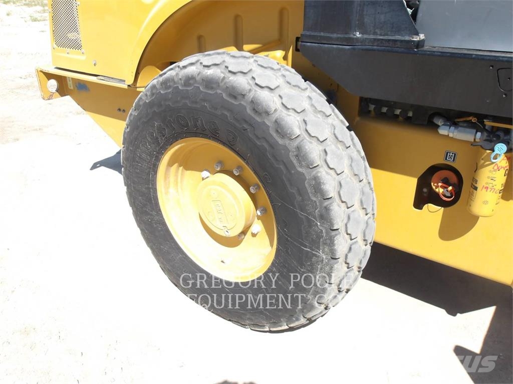 CAT CS44B Single drum rollers