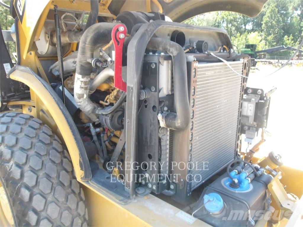 CAT CS44B Single drum rollers