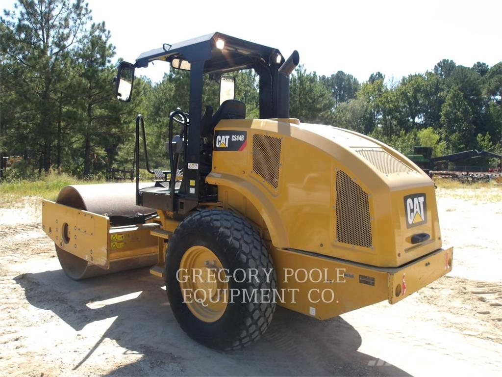 CAT CS44B Single drum rollers
