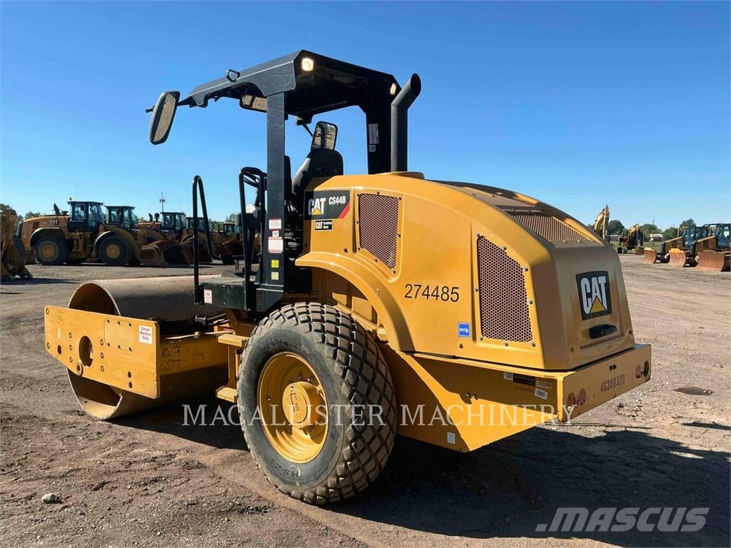 CAT CS44B Yksivalssijyrät