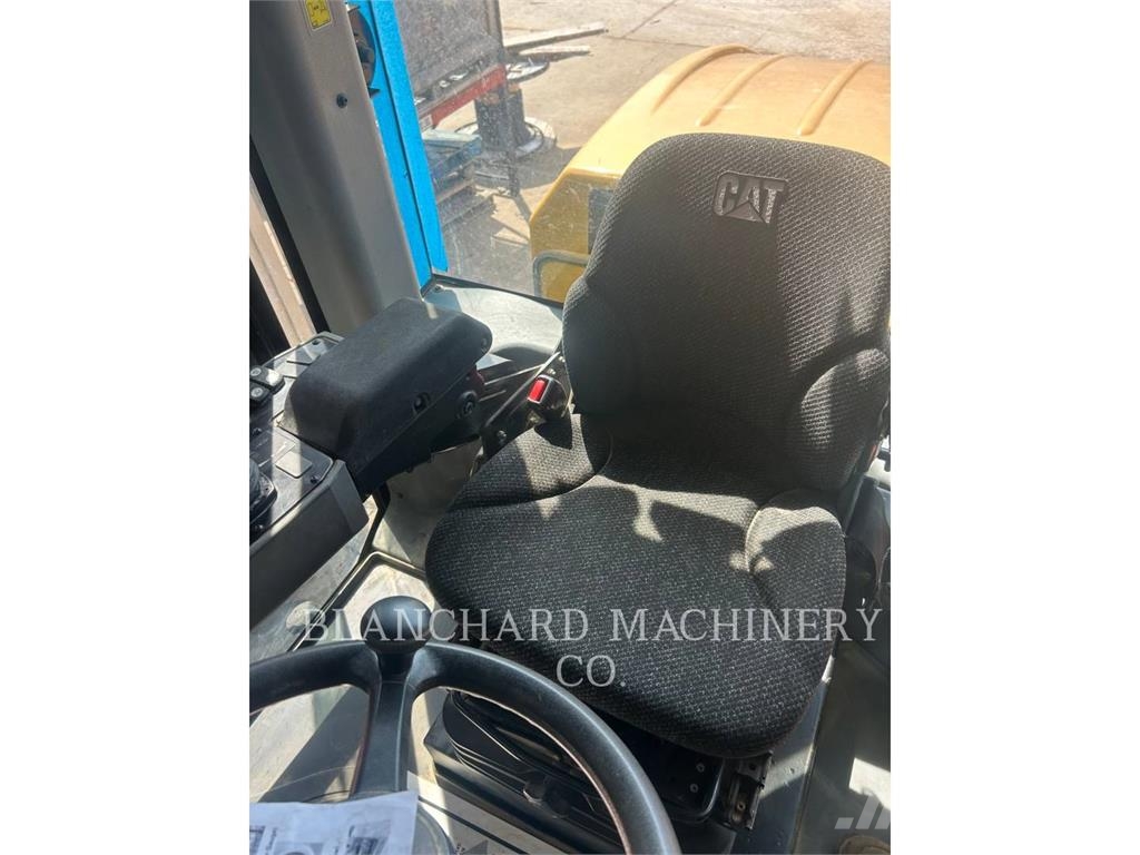 CAT CS54B 單輪滾壓機