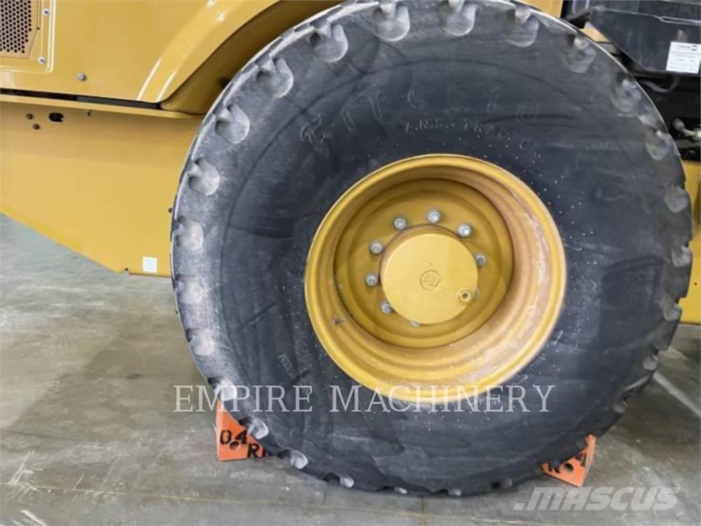 CAT CS56B Single drum rollers