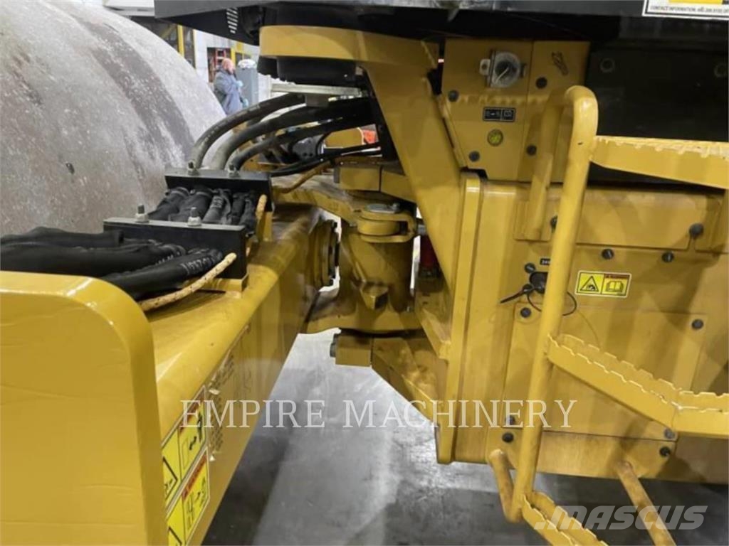 CAT CS56B Single drum rollers