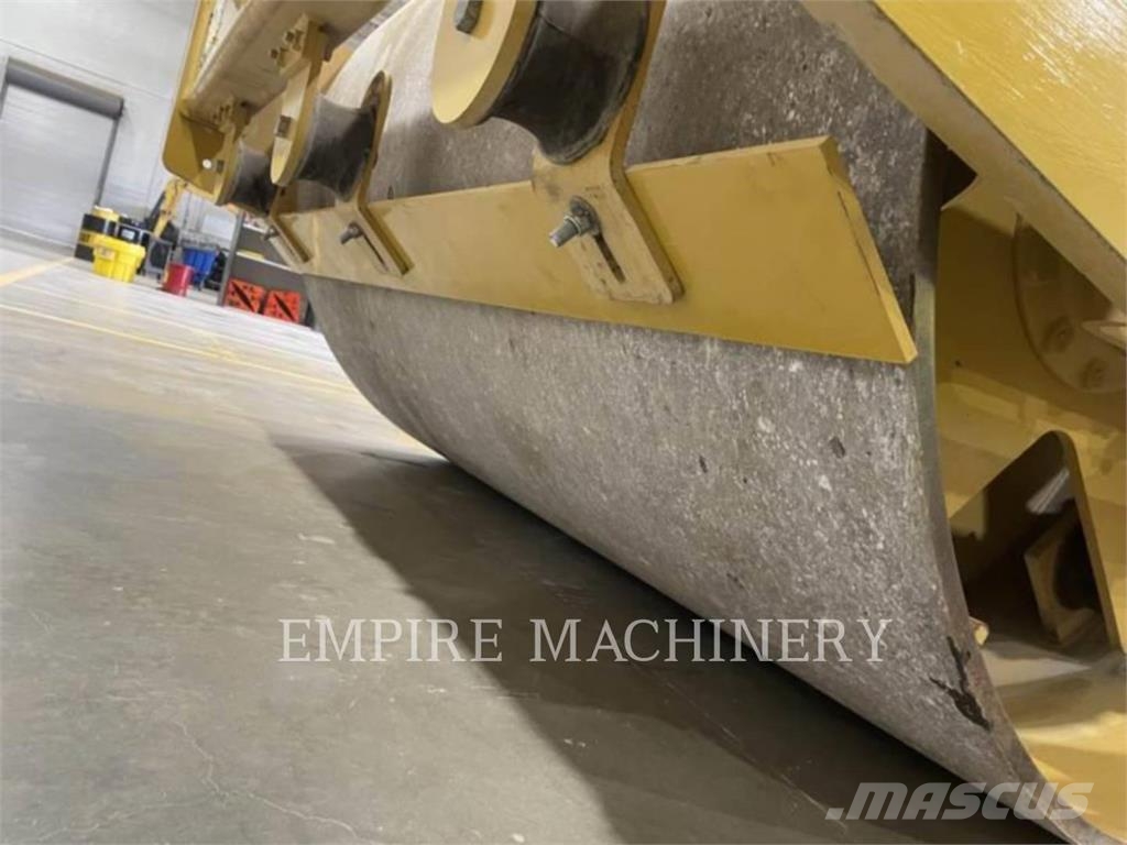 CAT CS56B Single drum rollers