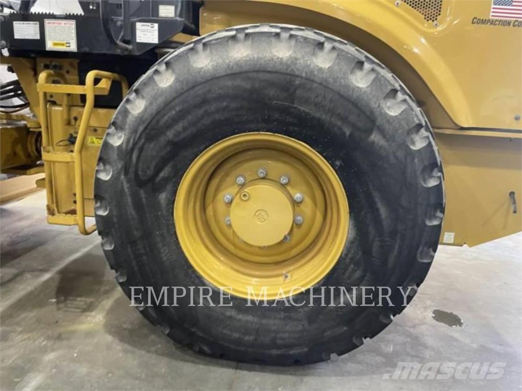 CAT CS56B Single drum rollers