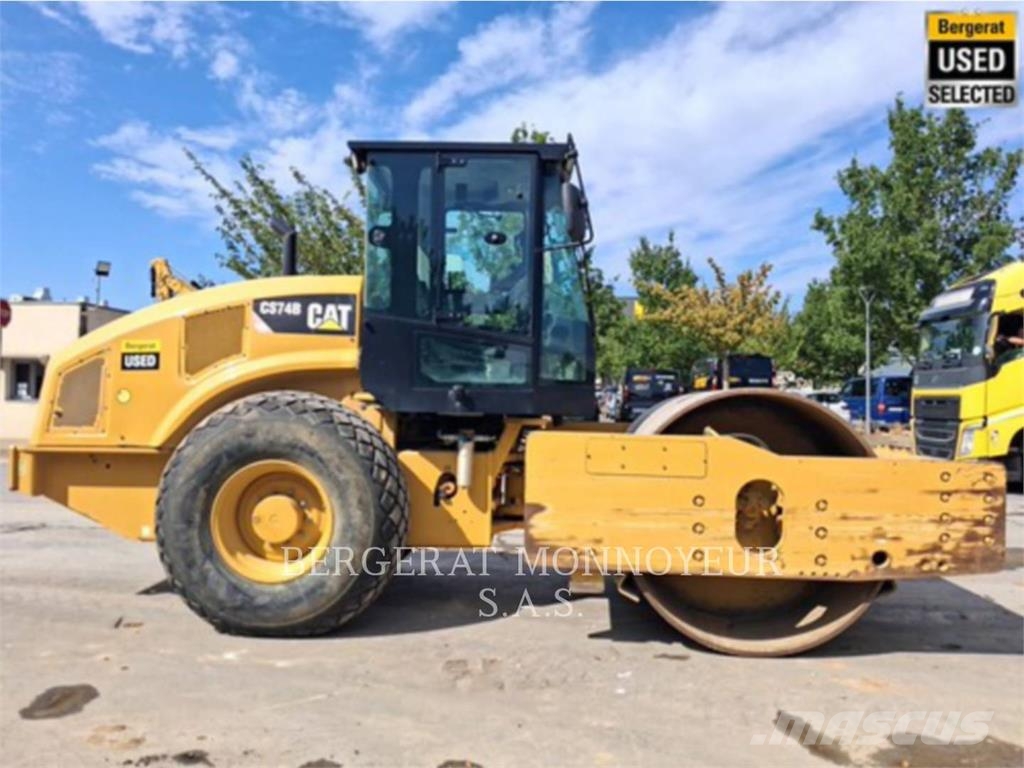 CAT CS74B 4F ضاغطات التربة