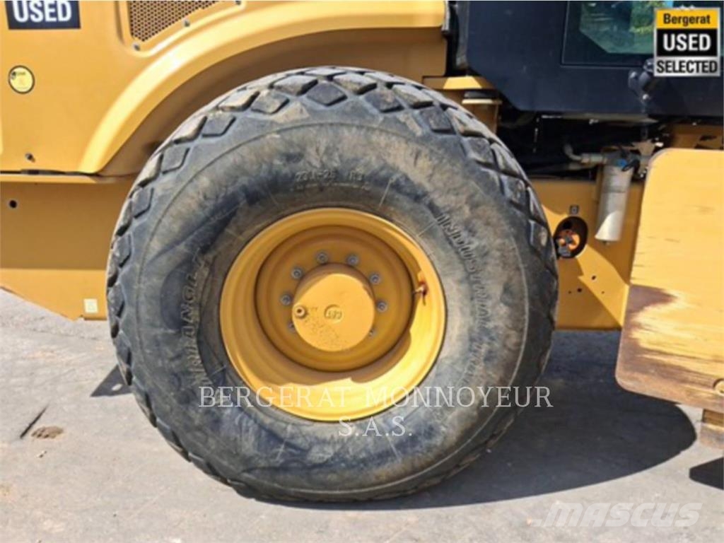 CAT CS74B 4F ضاغطات التربة