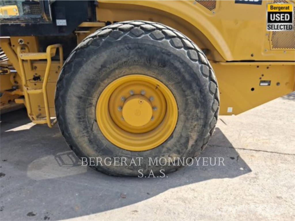 CAT CS74B 4F ضاغطات التربة