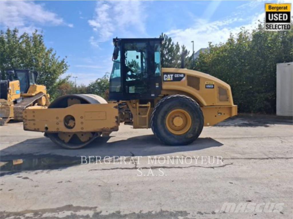 CAT CS74B 4F ضاغطات التربة