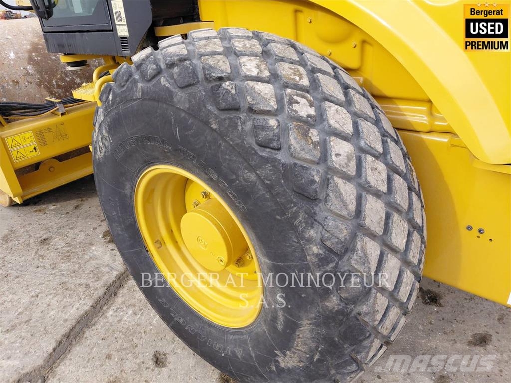CAT CS74B 4F Půdní kompaktory