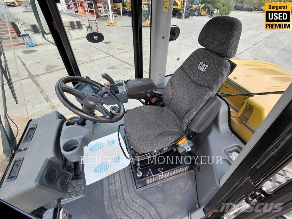 CAT CS74B 4F Půdní kompaktory