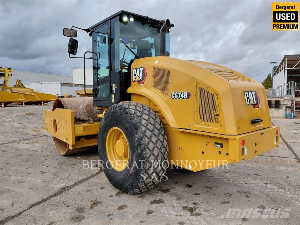 CAT CS74B 4F Půdní kompaktory