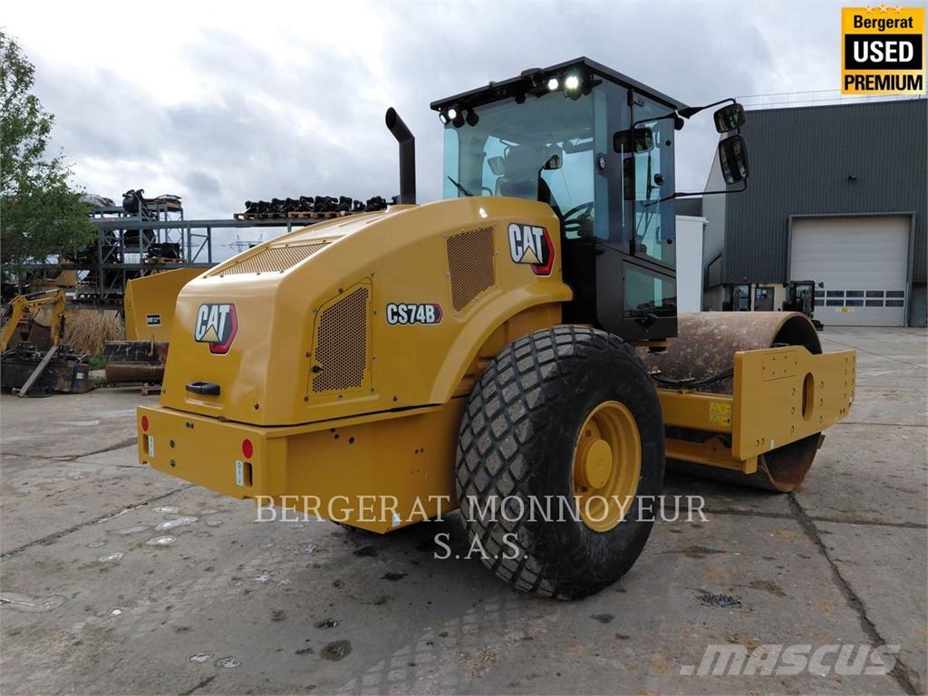 CAT CS74B 4F Půdní kompaktory