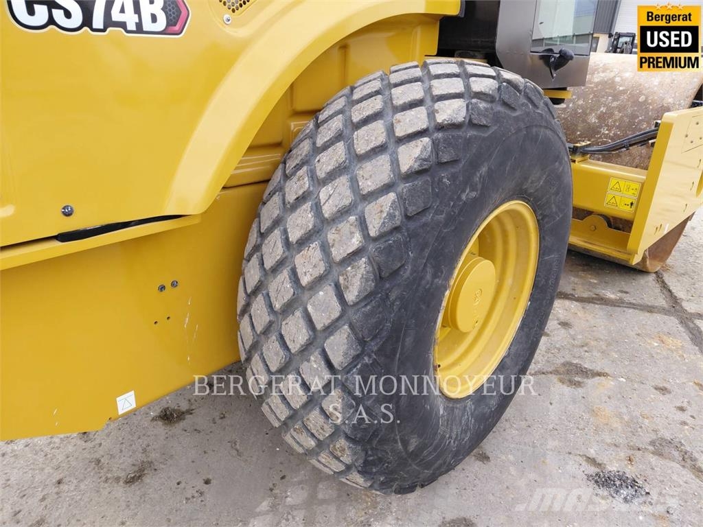 CAT CS74B 4F Půdní kompaktory