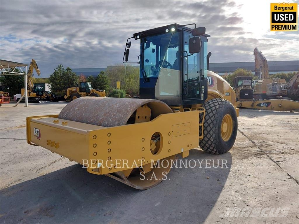 CAT CS74B 4F Compacteur de sol