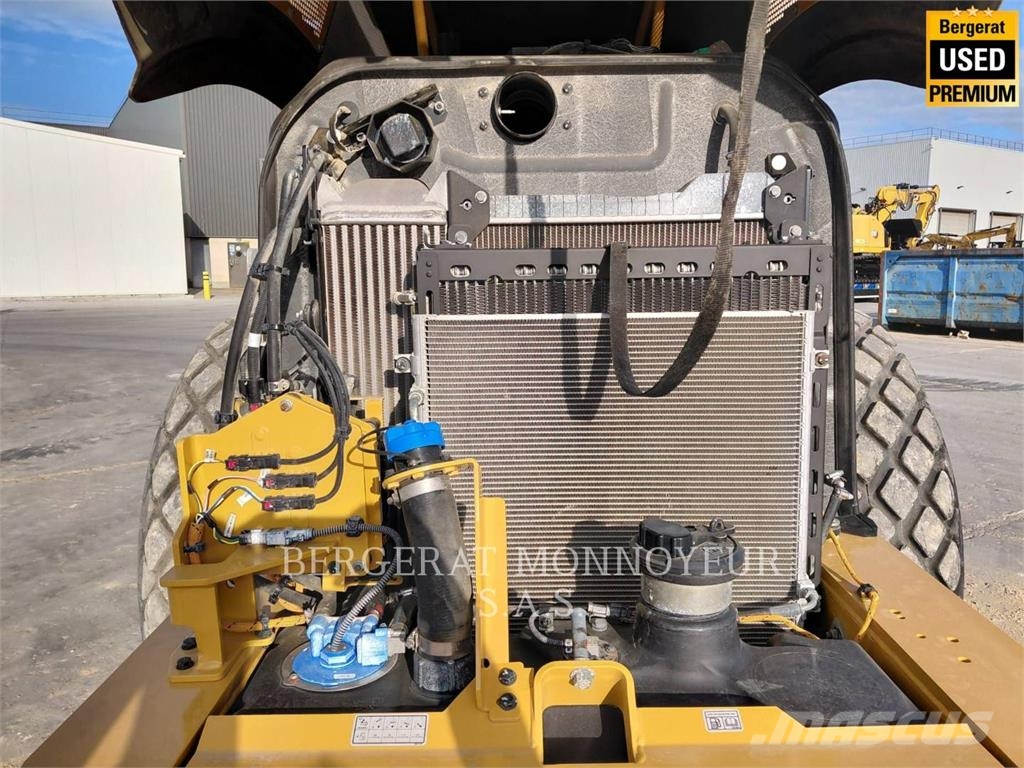 CAT CS74B 4F Compacteur de sol