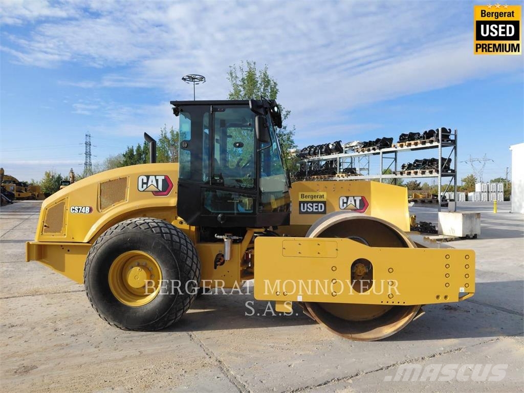 CAT CS74B 4F Compacteur de sol