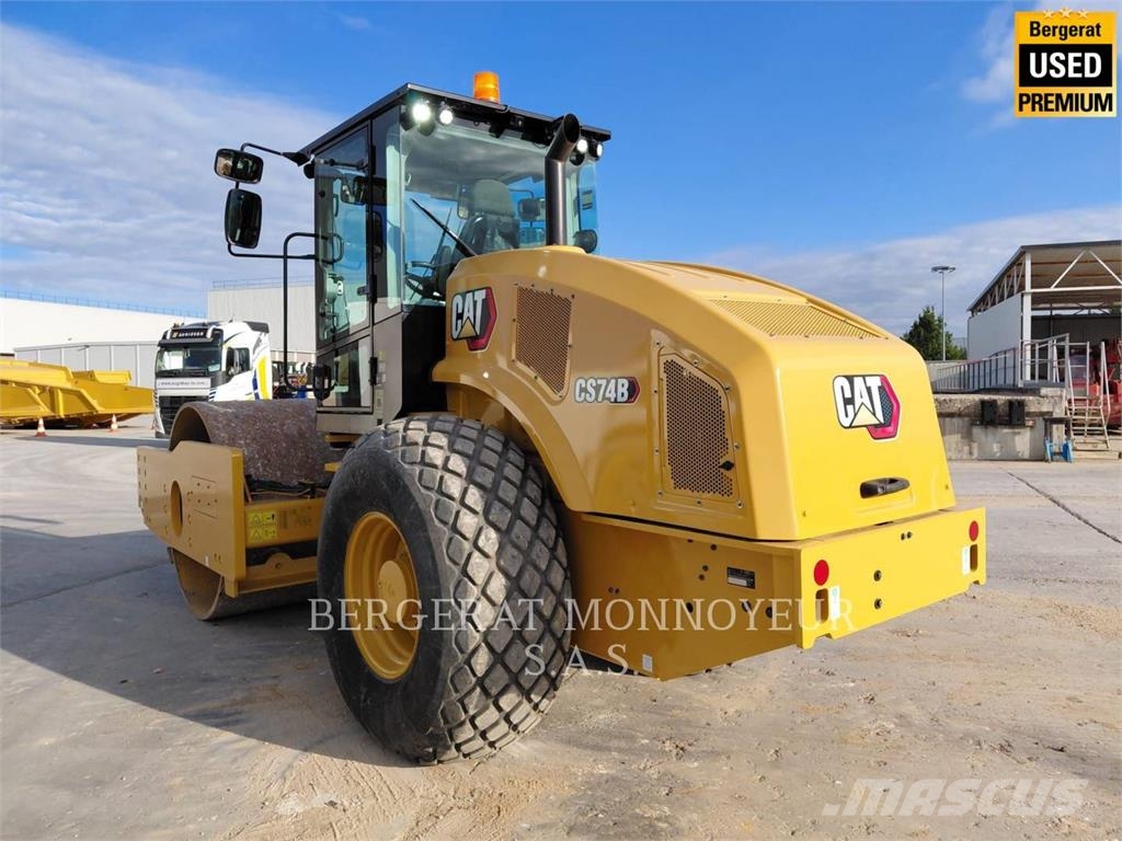 CAT CS74B 4F Compacteur de sol