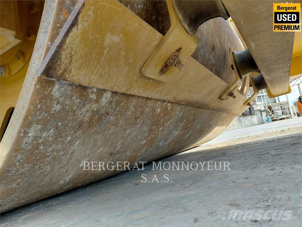 CAT CS74B 4F Compacteur de sol