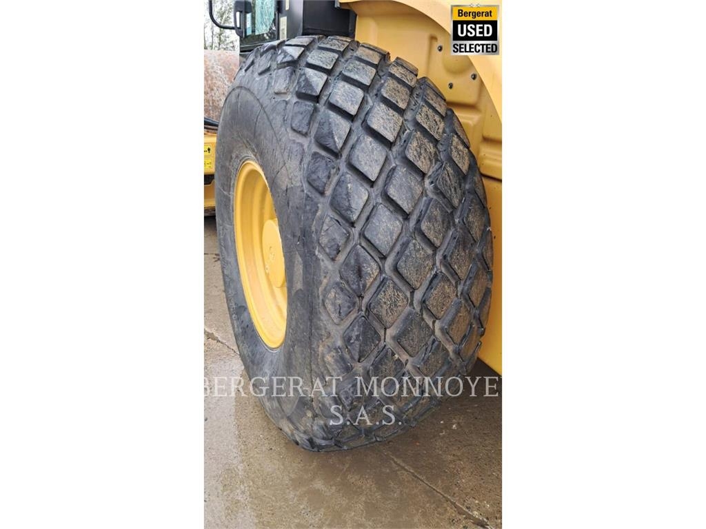CAT CS74B 4F Compacteur de sol