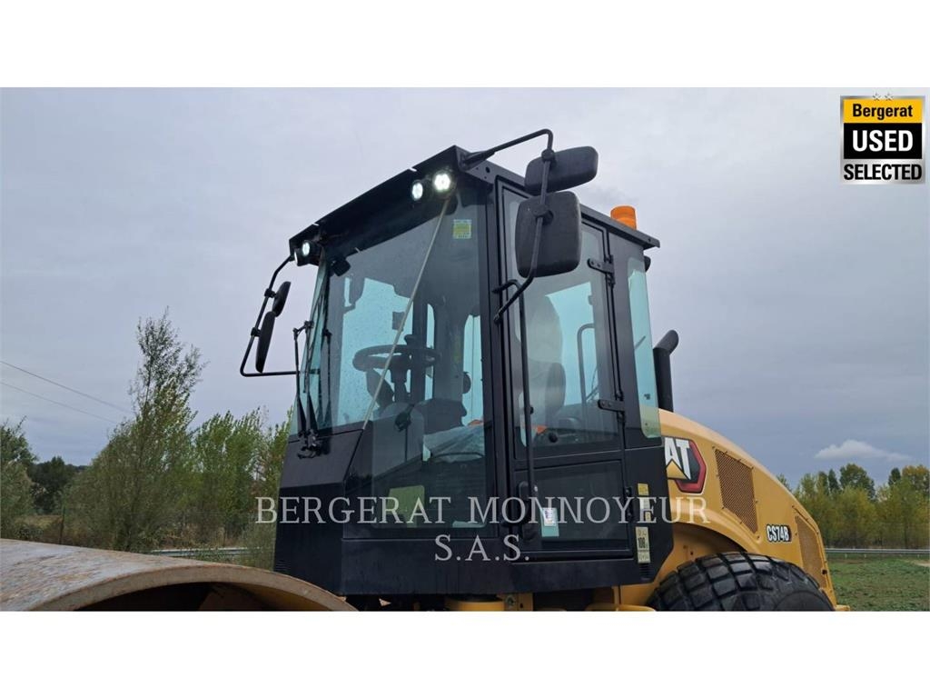 CAT CS74B 4F Compacteur de sol