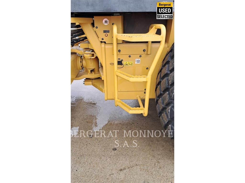 CAT CS74B 4F Compacteur de sol