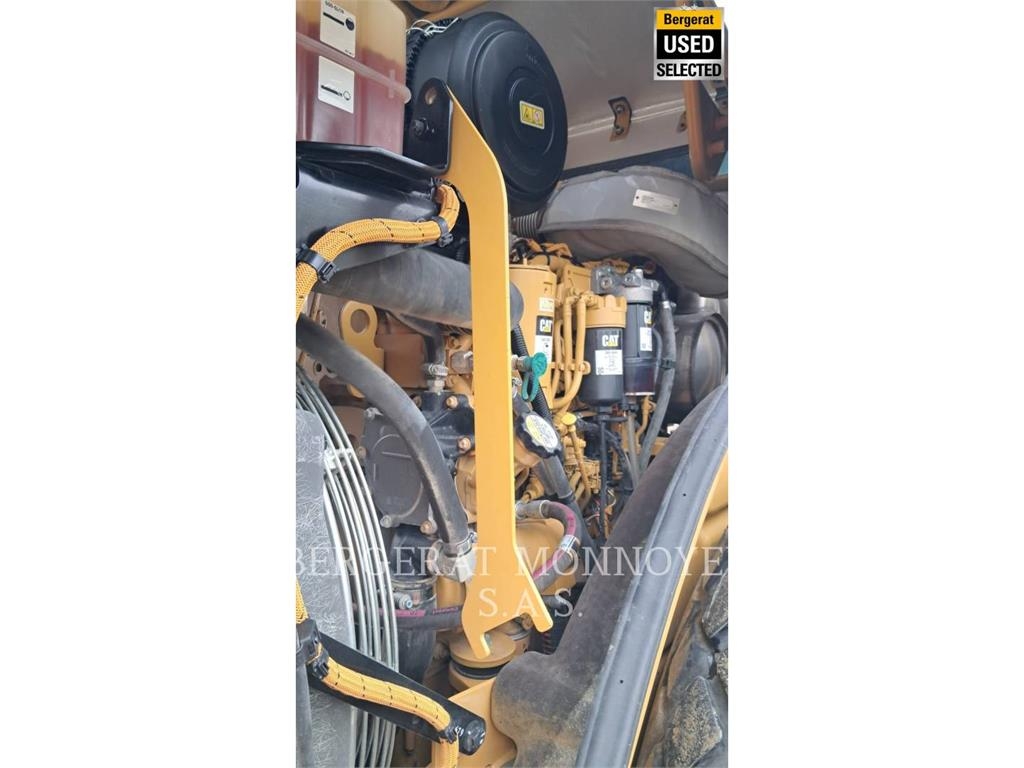 CAT CS74B 4F Compacteur de sol