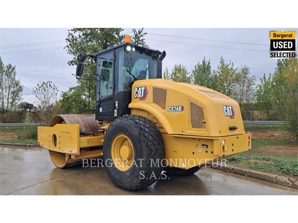 CAT CS74B 4F Compacteur de sol