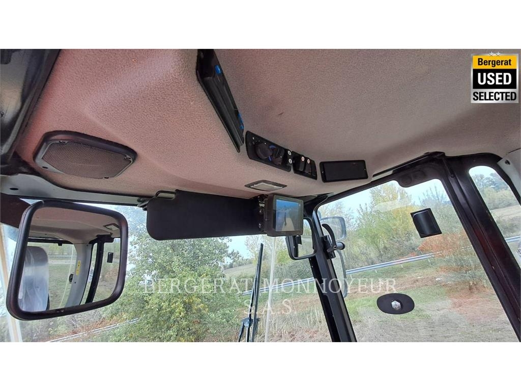 CAT CS74B 4F Compacteur de sol