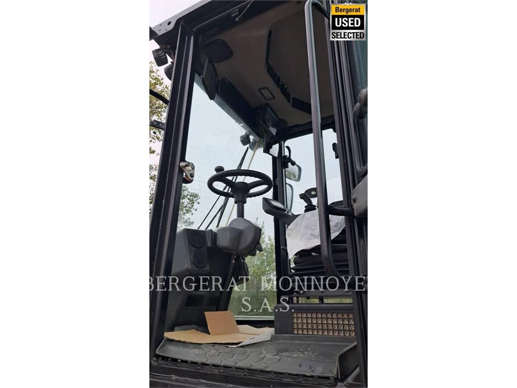 CAT CS74B 4F Compacteur de sol