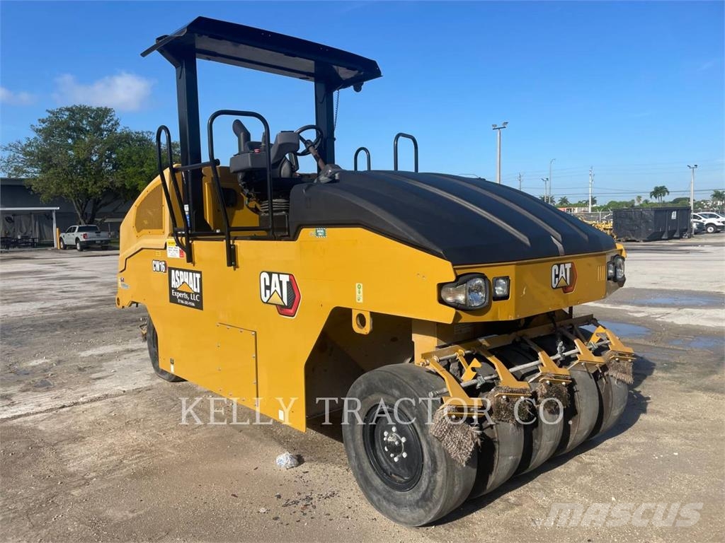 CAT CW16 Pneumatikus kerekes hengerek