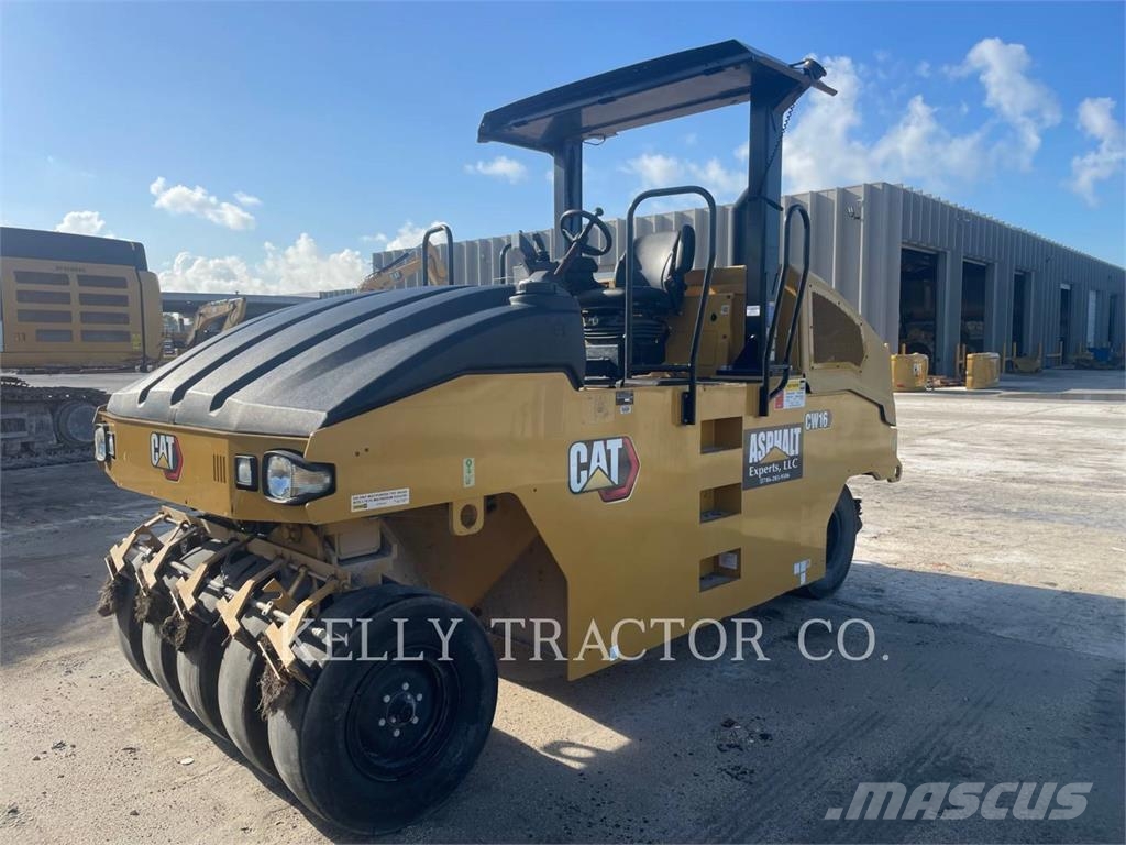 CAT CW16 Pneumatikus kerekes hengerek