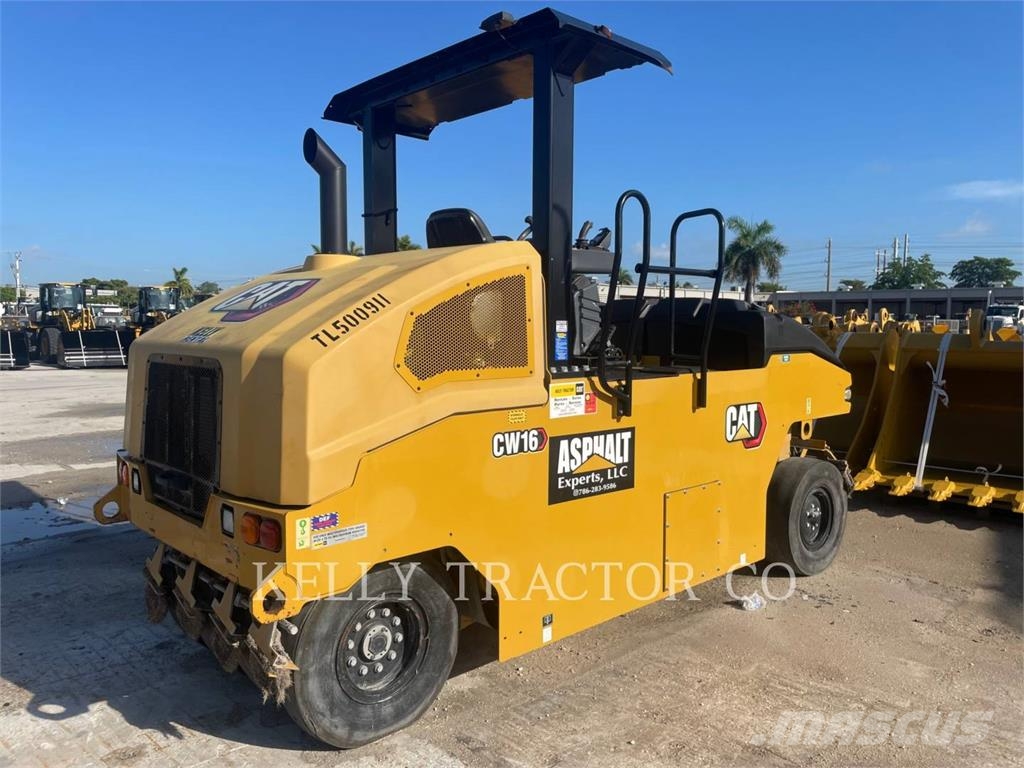 CAT CW16 Pneumatikus kerekes hengerek