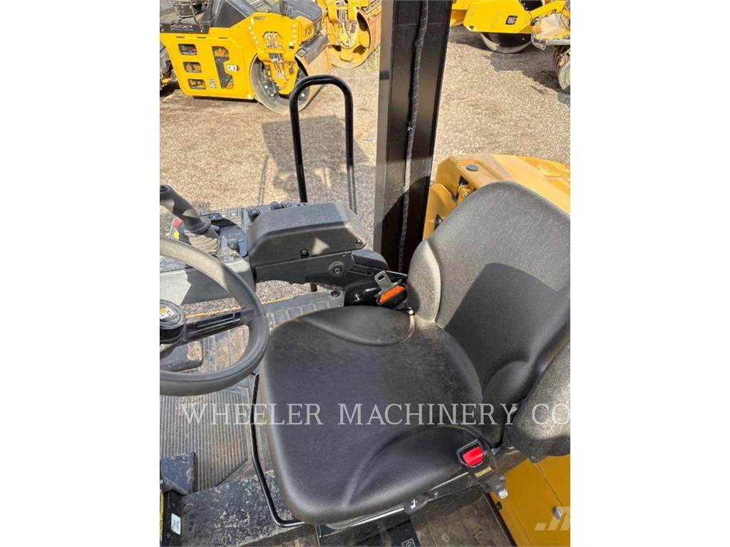 CAT CW16 Pneumatic tired rollers