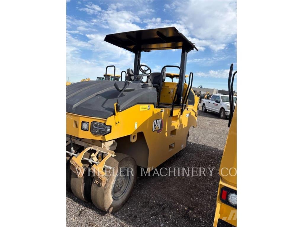 CAT CW16 Pneumatic tired rollers